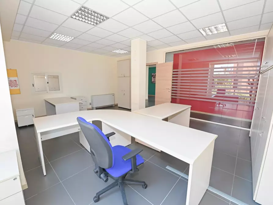 Immagine 40 di Locale commerciale in vendita  a Pisa