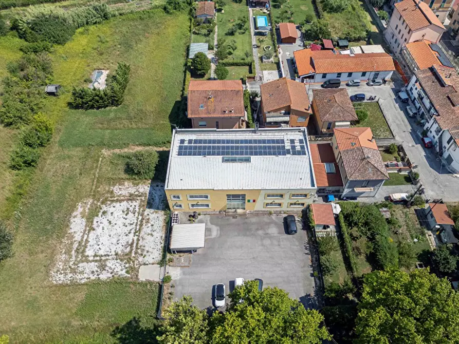 Immagine 89 di Locale commerciale in vendita  a Pisa