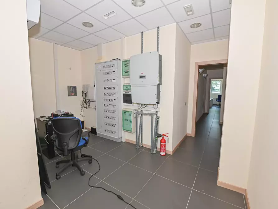 Immagine 45 di Locale commerciale in vendita  a Pisa