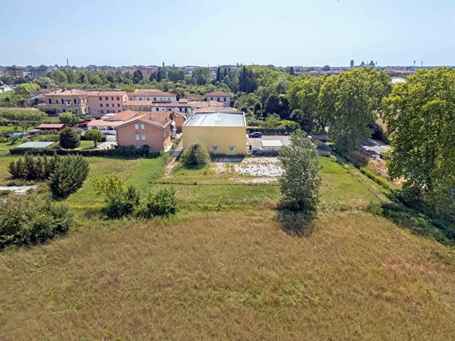 Immagine 96 di Locale commerciale in vendita  a Pisa