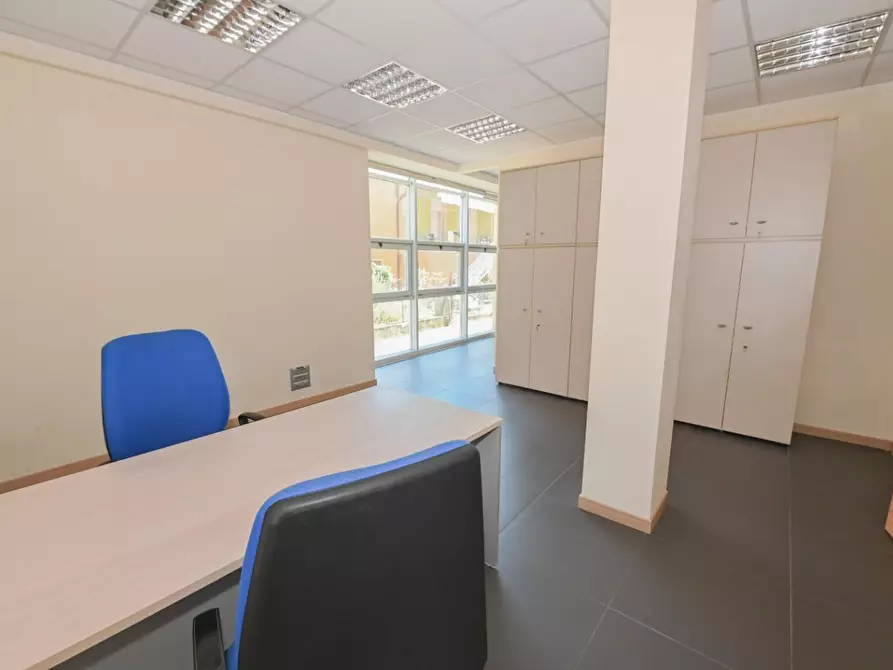 Immagine 42 di Locale commerciale in vendita  a Pisa