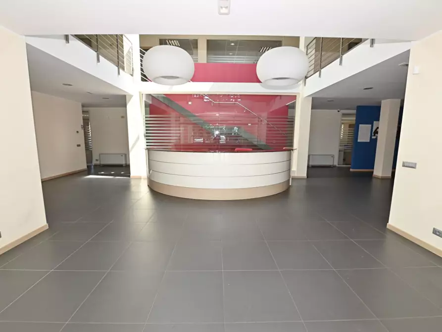 Immagine 63 di Locale commerciale in vendita  a Pisa
