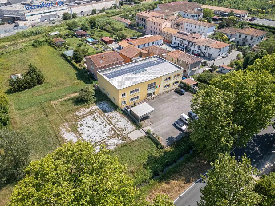 Immagine 87 di Locale commerciale in vendita  a Pisa