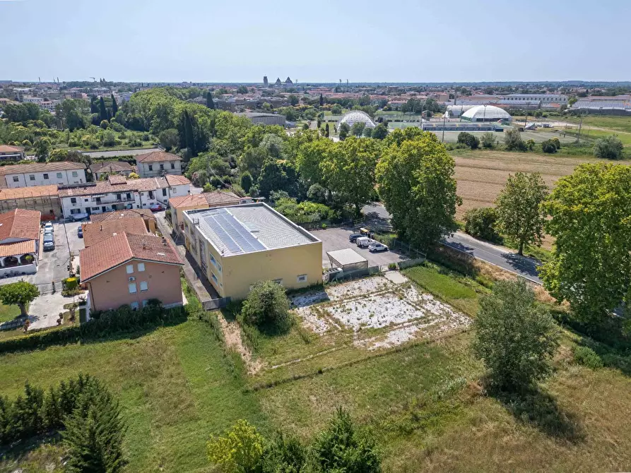 Immagine 85 di Locale commerciale in vendita  a Pisa