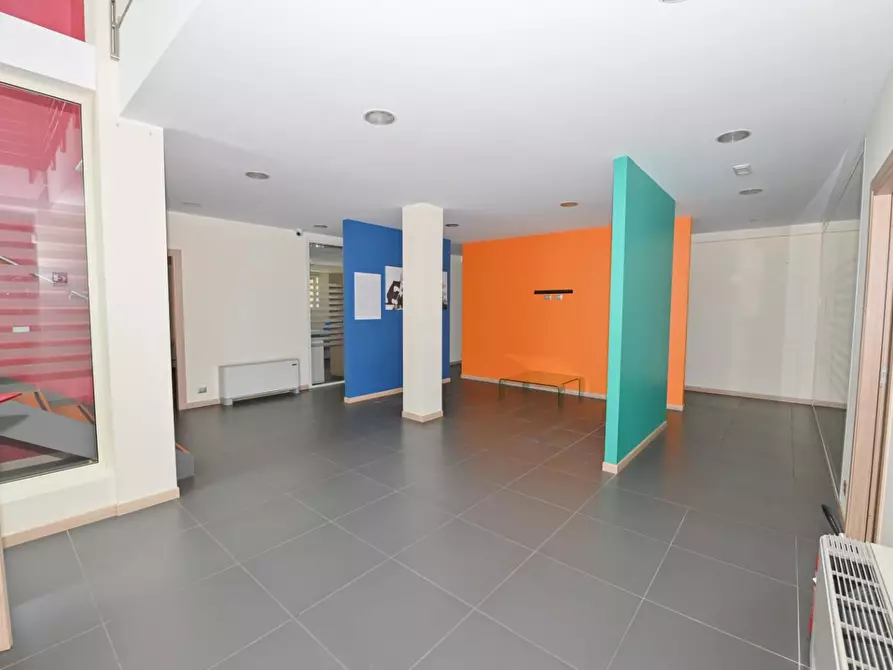 Immagine 80 di Locale commerciale in vendita  a Pisa