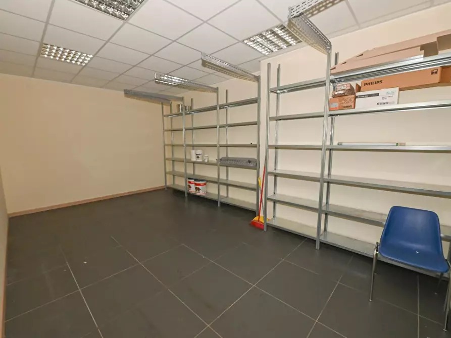 Immagine 47 di Locale commerciale in vendita  a Pisa