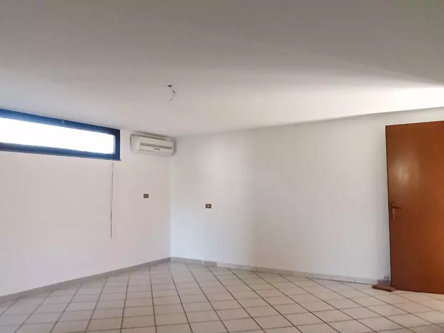 Immagine 28 di Casa bifamiliare in vendita  a Lucca