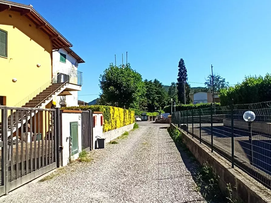 Immagine 8 di Casa bifamiliare in vendita  a Lucca