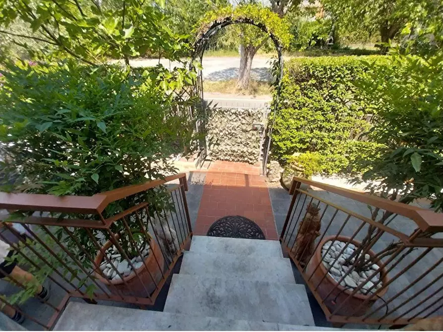 Immagine 1 di Casa semindipendente in vendita  a Ameglia