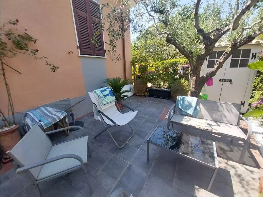 Immagine 6 di Casa semindipendente in vendita  a Ameglia