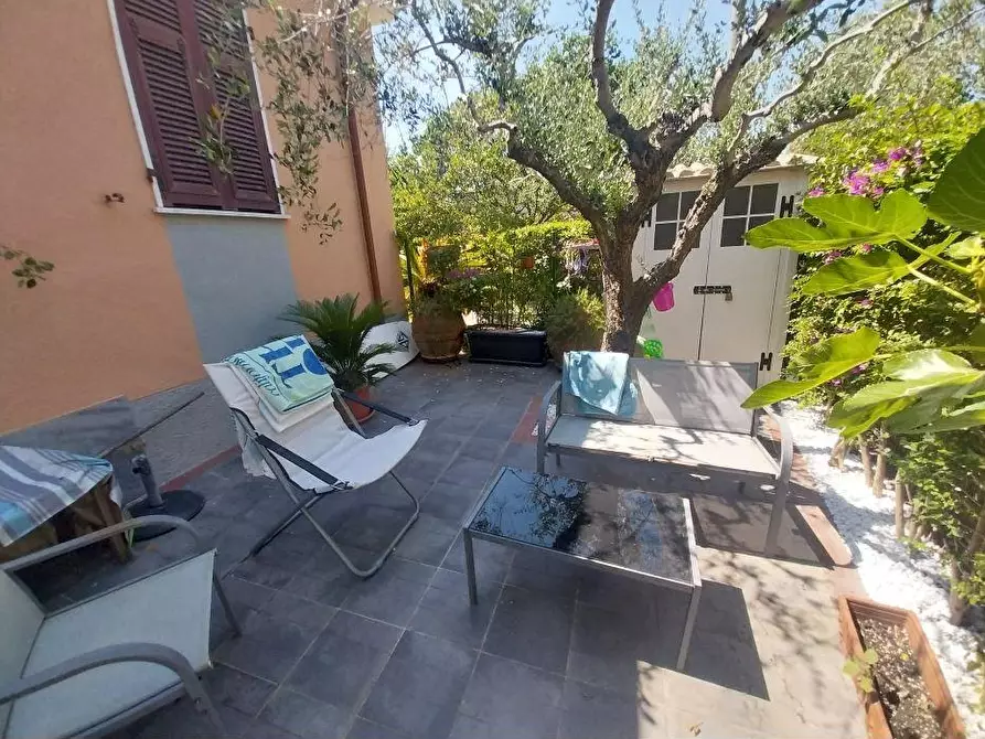 Immagine 5 di Casa semindipendente in vendita  a Ameglia
