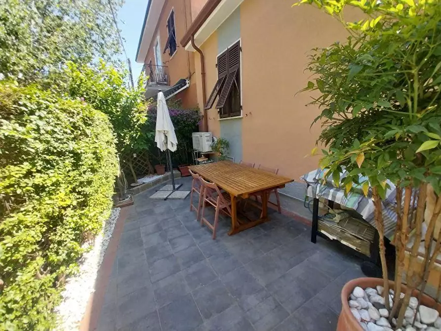 Immagine 2 di Casa semindipendente in vendita  a Ameglia
