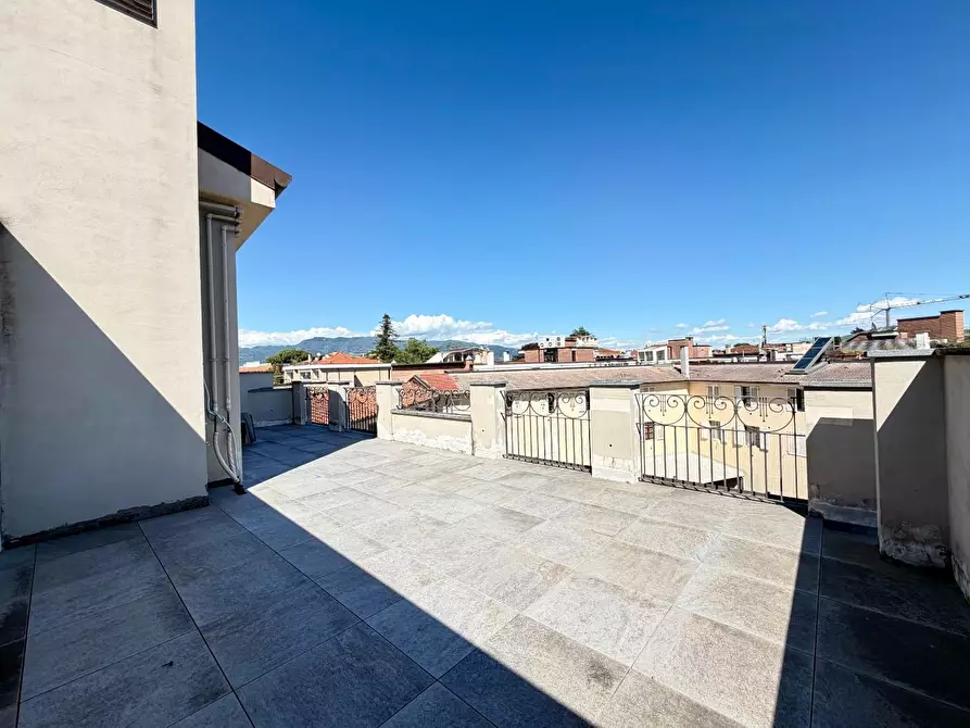 Immagine 16 di Mansarda in vendita  a Lucca