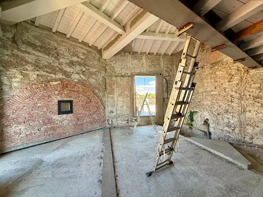 Immagine 13 di Mansarda in vendita  a Lucca