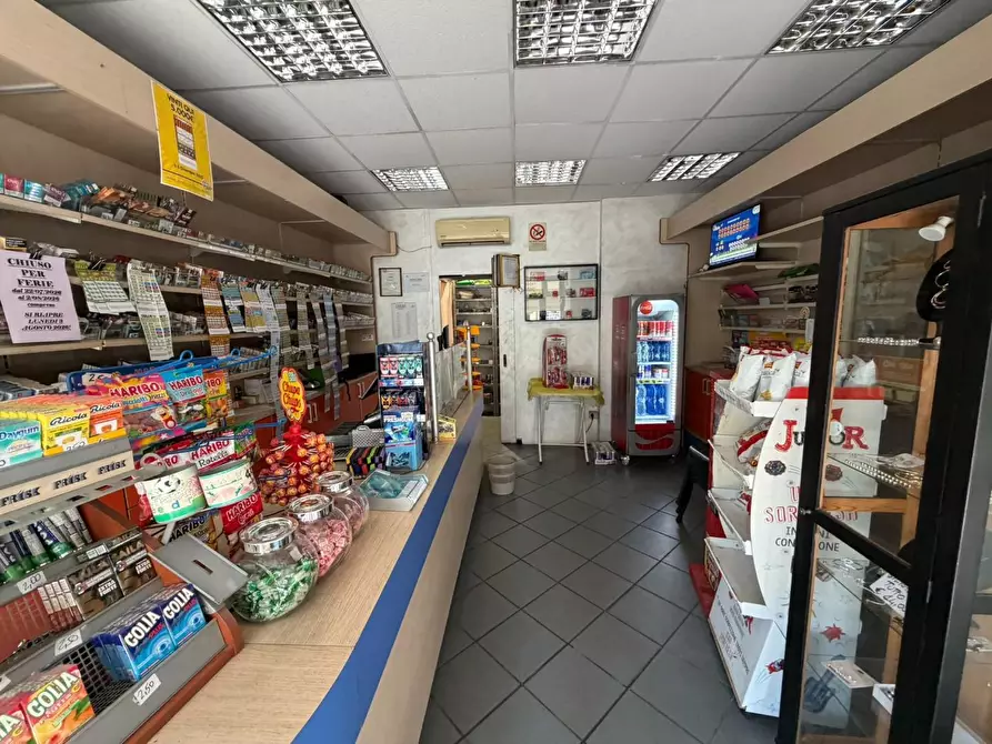 Immagine 5 di Attività commerciale in vendita  a Scandicci