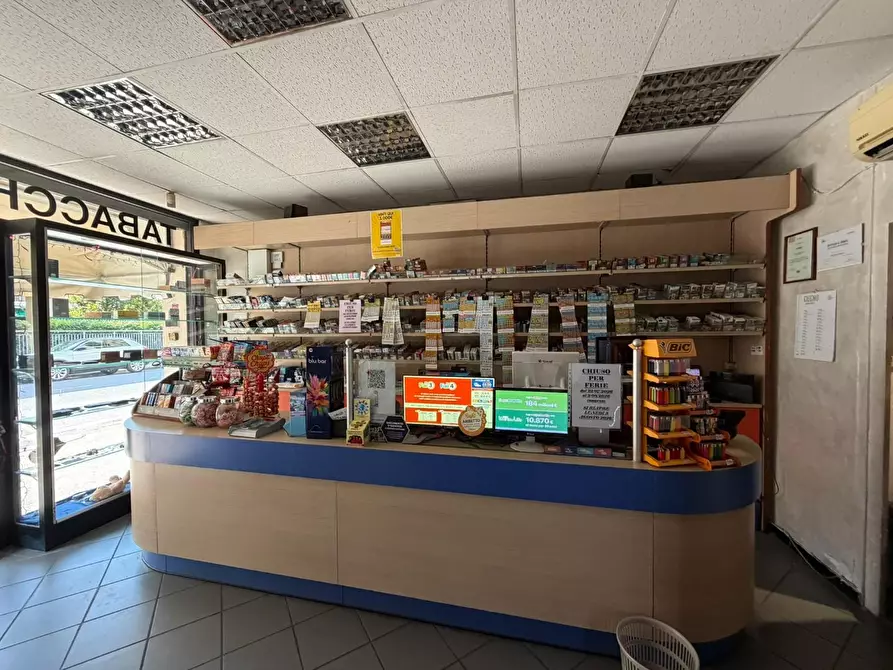 Immagine 9 di Attività commerciale in vendita  a Scandicci