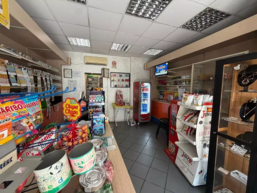 Immagine 11 di Attività commerciale in vendita  a Scandicci