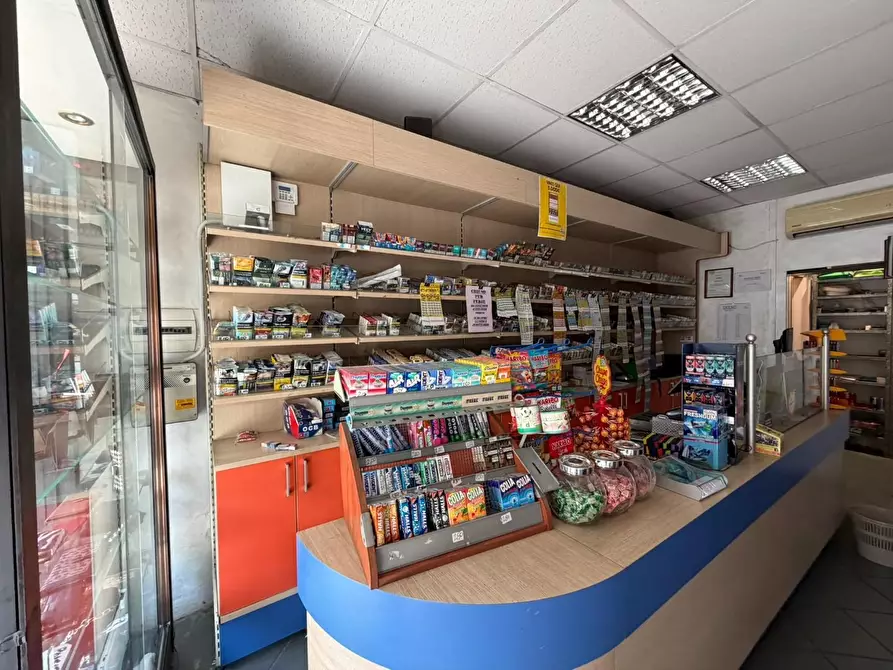 Immagine 3 di Attività commerciale in vendita  a Scandicci