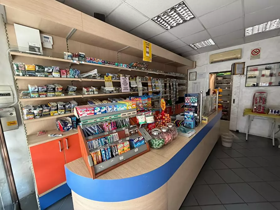 Immagine 10 di Attività commerciale in vendita  a Scandicci