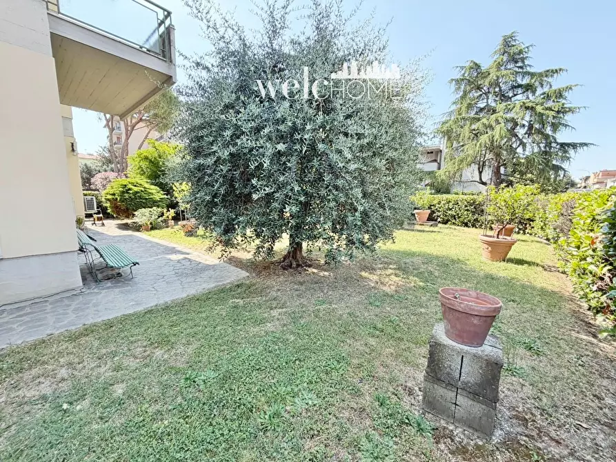 Immagine 1 di Appartamento in vendita  a Campi Bisenzio