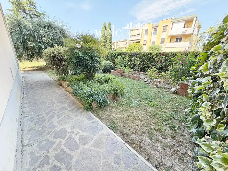 Immagine 23 di Appartamento in vendita  a Campi Bisenzio
