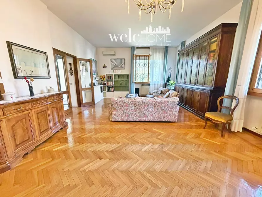 Immagine 32 di Appartamento in vendita  a Campi Bisenzio