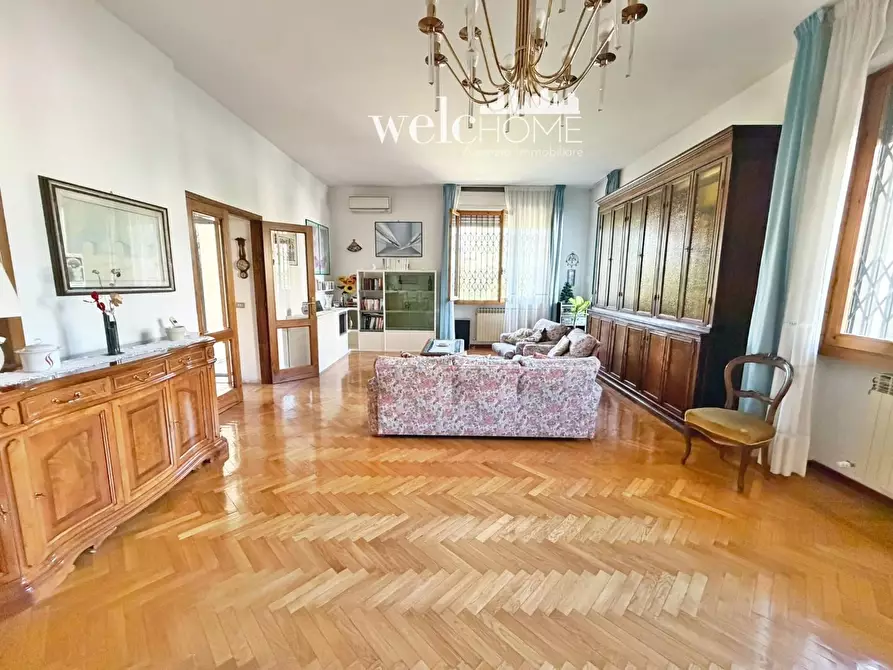 Immagine 36 di Appartamento in vendita  a Campi Bisenzio