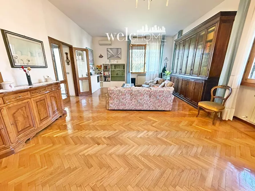 Immagine 35 di Appartamento in vendita  a Campi Bisenzio