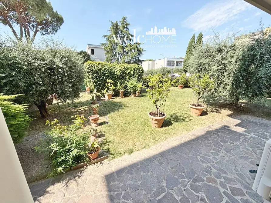 Immagine 21 di Appartamento in vendita  a Campi Bisenzio