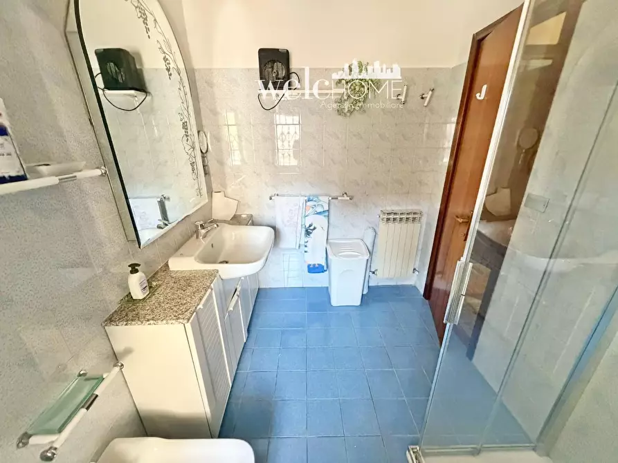 Immagine 41 di Appartamento in vendita  a Campi Bisenzio
