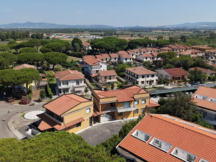 Immagine 2 di Casa quadrifamiliare in vendita  a Cecina