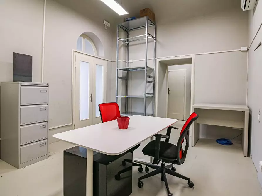 Immagine 8 di Ufficio in affitto  a Pisa