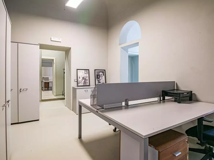 Immagine 12 di Ufficio in affitto  a Pisa