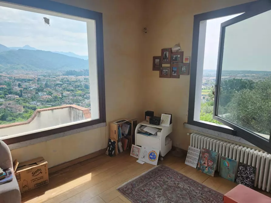 Immagine 1 di Villa in vendita  a Carrara