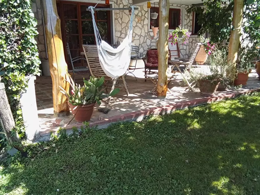 Immagine 1 di Villa in vendita  a Carrara
