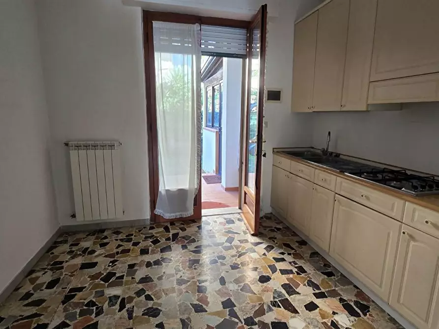 Immagine 5 di Appartamento in vendita  a Massa