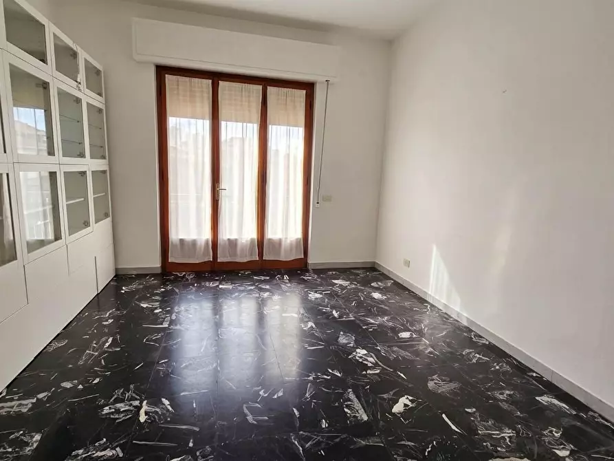 Immagine 4 di Appartamento in vendita  a Massa