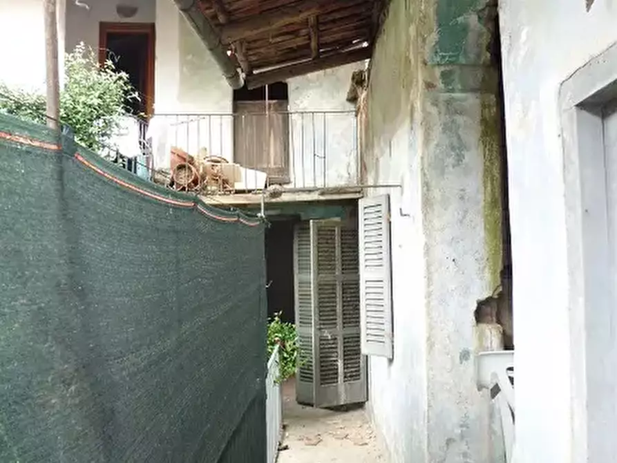 Immagine 9 di Palazzo in vendita  a Strambino
