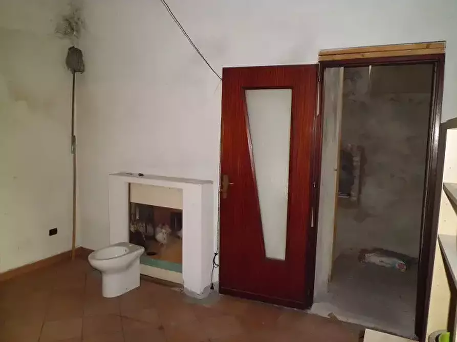 Immagine 6 di Palazzo in vendita  a Strambino