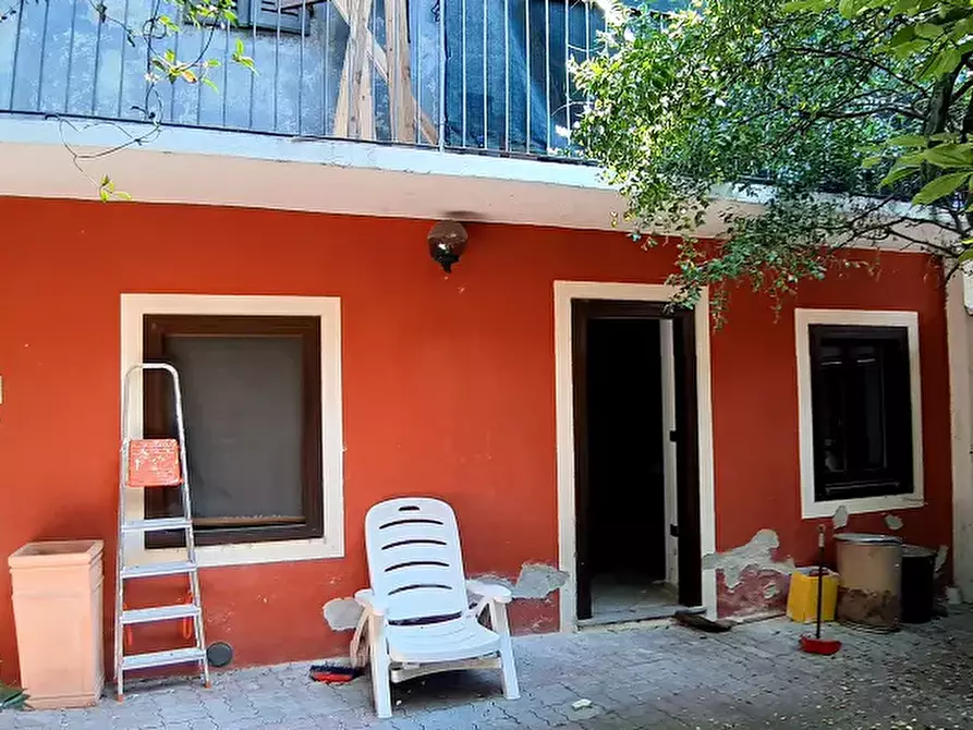 Immagine 1 di Palazzo in vendita  a Strambino