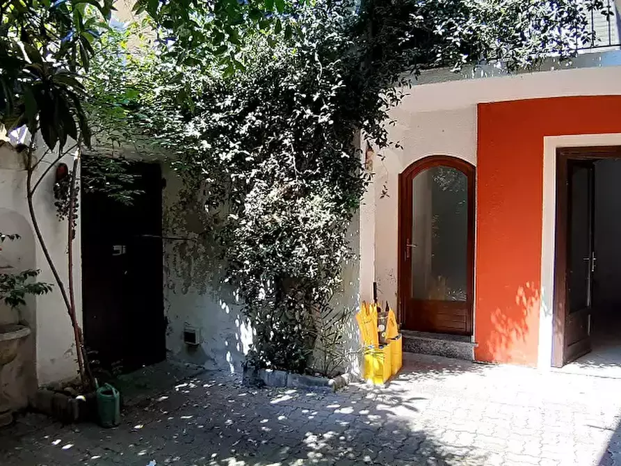 Immagine 4 di Palazzo in vendita  a Strambino