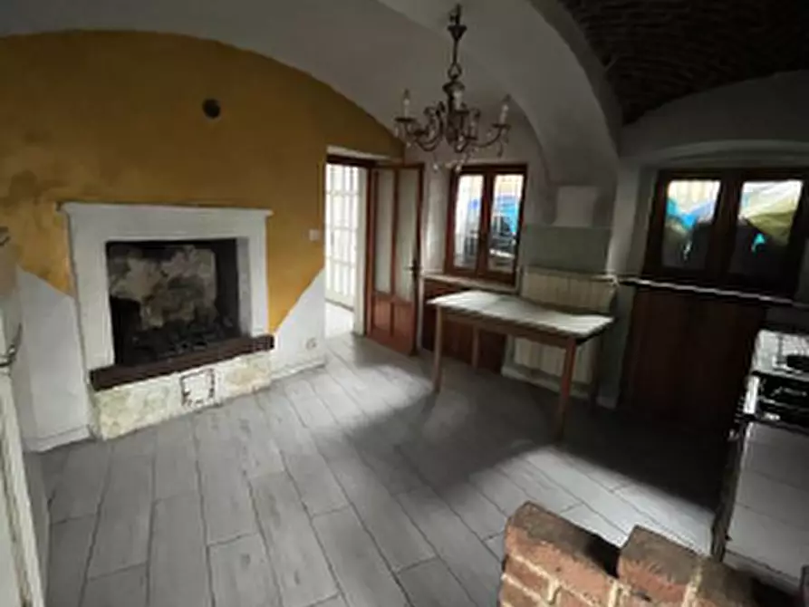 Immagine 5 di Palazzo in vendita  a Torre Canavese