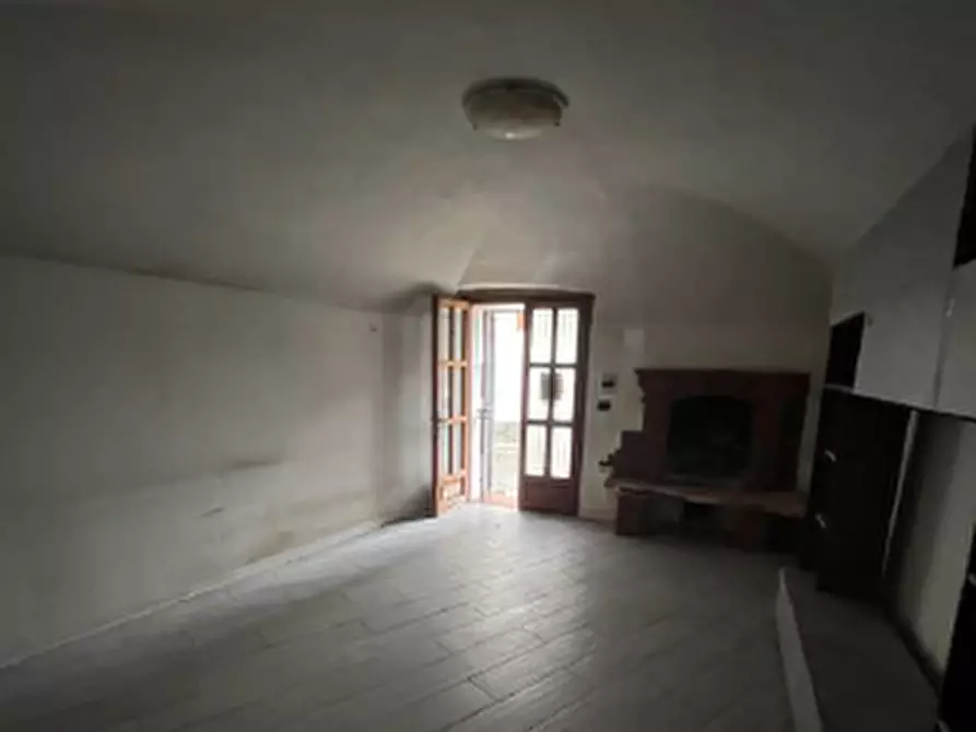Immagine 7 di Palazzo in vendita  a Torre Canavese