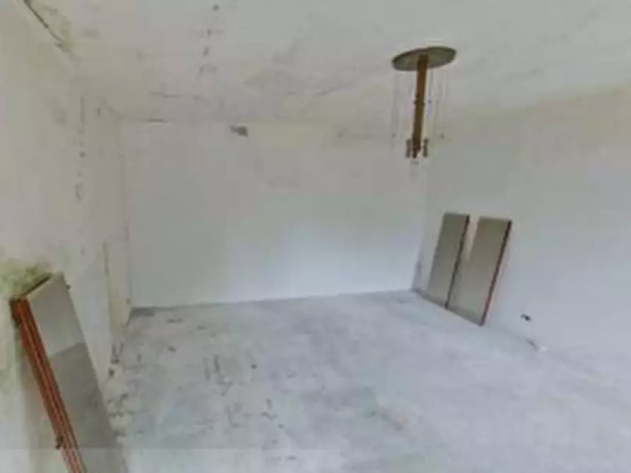 Immagine 15 di Palazzo in vendita  a Maglione