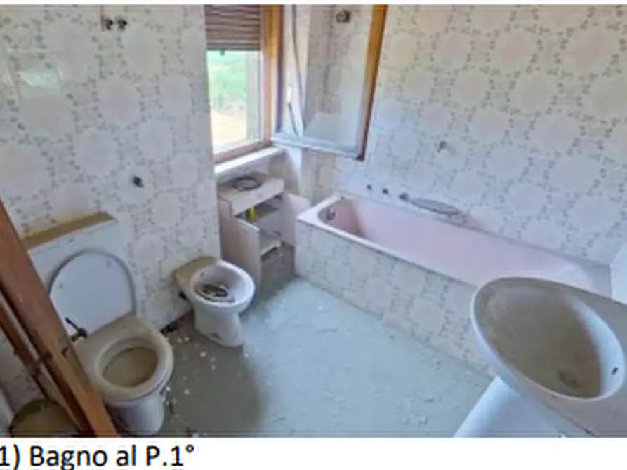 Immagine 12 di Palazzo in vendita  a Maglione