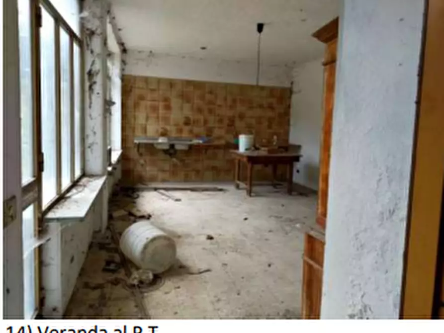 Immagine 10 di Palazzo in vendita  a Maglione