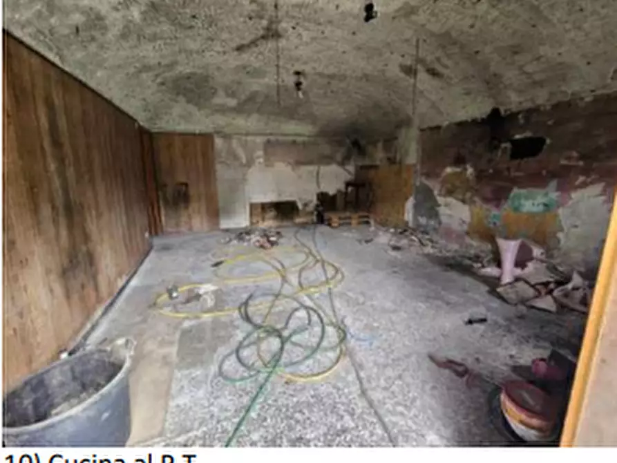 Immagine 7 di Palazzo in vendita  a Maglione