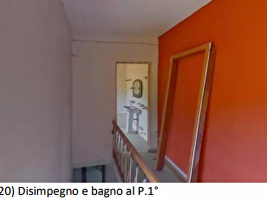 Immagine 11 di Palazzo in vendita  a Maglione