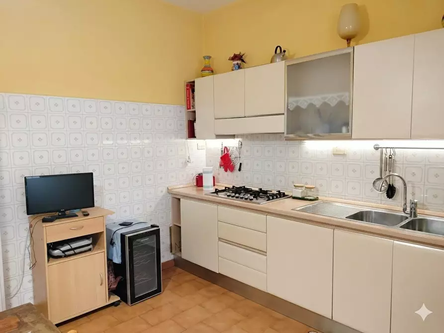 Immagine 6 di Appartamento in vendita  a Massa