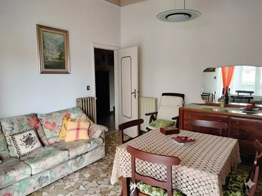 Immagine 2 di Appartamento in vendita  a Massa
